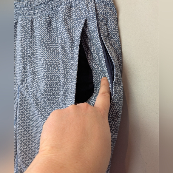 LULULEMON Pace Breaker Men Short Size XL Blue White With Pockets Active - Picture 3 of 11